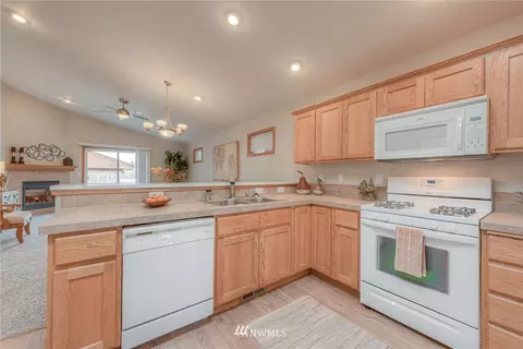 719 Pecks Dr, Everett, WA 98203 photo 12