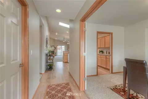 719 Pecks Dr, Everett, WA 98203 photo 5