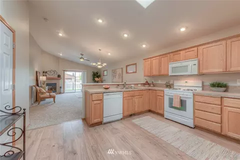 719 Pecks Dr, Everett, WA 98203 photo 9
