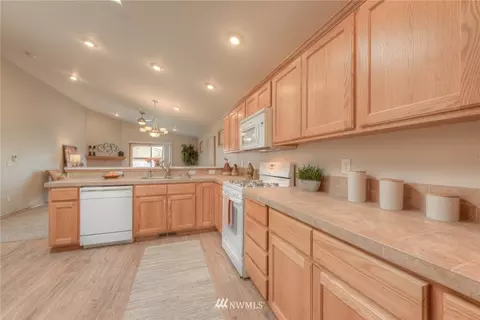 719 Pecks Dr, Everett, WA 98203 photo 10
