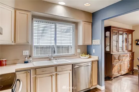 710 106 Pl SE, Everett, WA 98208 photo 8