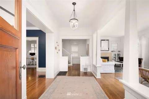 2034 Broadway E, Seattle, WA 98102 photo 2