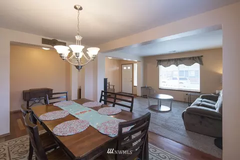 147 Bondgard Ave E, Enumclaw, WA 98022 photo 8