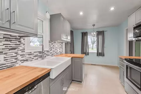 631 26th, Longview, WA 98632 photo 4
