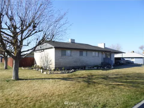 856 E Spruce St, Othello, WA 99344 photo 1