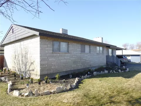 856 E Spruce St, Othello, WA 99344 photo 6