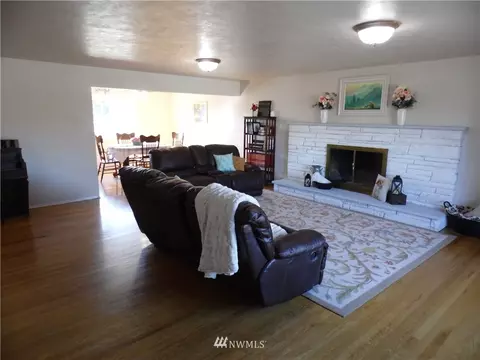 856 E Spruce St, Othello, WA 99344 photo 2