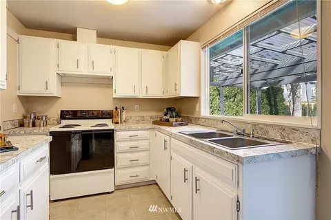 601 212th St SW, Bothell, WA 98021 photo 3