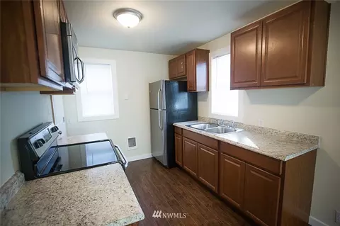324 Washington Ave SE, Orting, WA 98360 photo 4