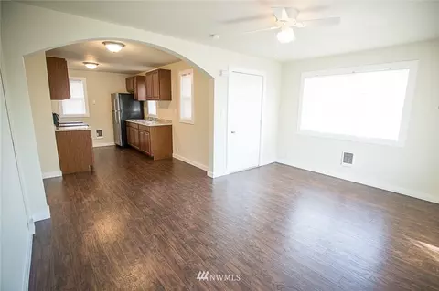 324 Washington Ave SE, Orting, WA 98360 photo 2