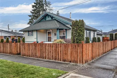 1158 Porter St, Enumclaw, WA 98022 photo 2
