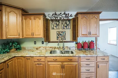 508 E 5th Ave, Warden, WA 98857 photo 9