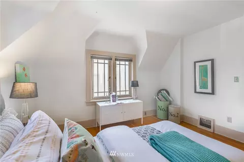2525 E Calhoun St, Seattle, WA 98112 photo 24