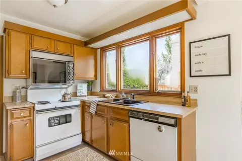 2525 E Calhoun St, Seattle, WA 98112 photo 10
