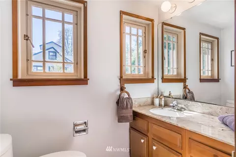 2525 E Calhoun St, Seattle, WA 98112 photo 12
