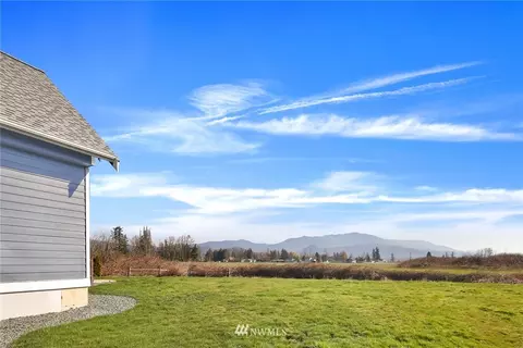 535 E 3rd St, Sumas, WA 98295 photo 2