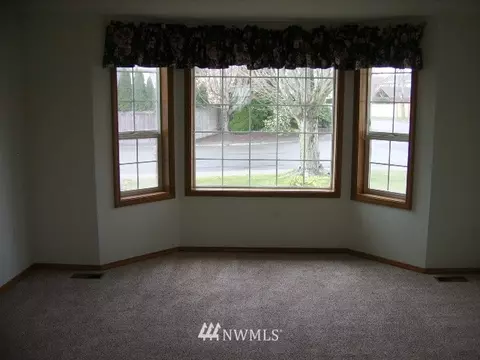 107 Almadon St, Enumclaw, WA 98022 photo 4