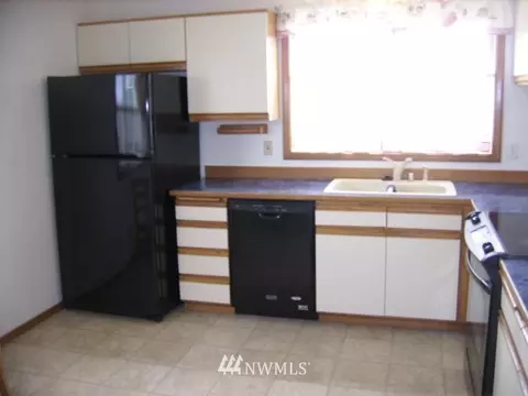 107 Almadon St, Enumclaw, WA 98022 photo 5