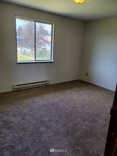 206 Olympia St E, Rainier, WA 98576 photo 9