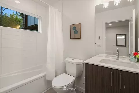 2510 Everett Ave E, Seattle, WA 98112 photo 5