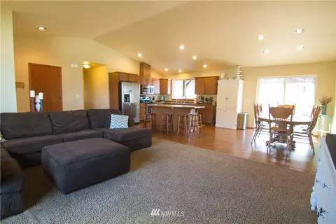 2128 Citation Loop, Wenatchee, WA 98801 photo 3