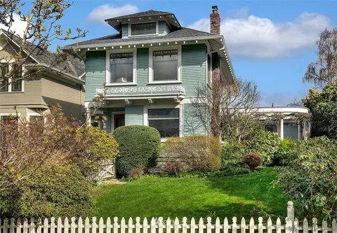 1124 17th Ave E, Seattle, WA 98112 photo 1