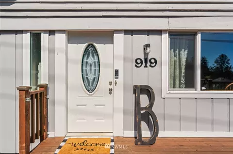 919 Jackson St, Raymond, WA 98577 photo 4