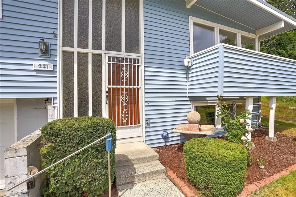  231 165th Ave SE, Bellevue, WA 98008 photo 3