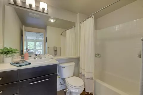 1420 E Pine St #E505, Seattle, WA 98122 photo 15