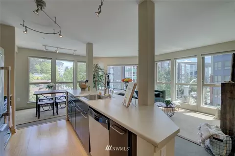 1420 E Pine St #E505, Seattle, WA 98122 photo 3