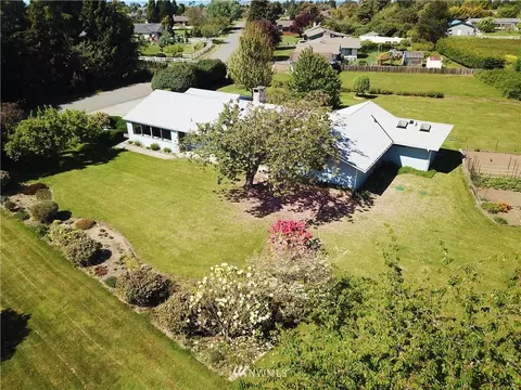 820 Thornton Dr, Sequim, WA 98382 photo 2