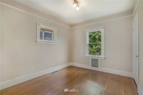 548 N 68th St, Seattle, WA 98103 photo 10