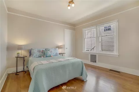 548 N 68th St, Seattle, WA 98103 photo 9