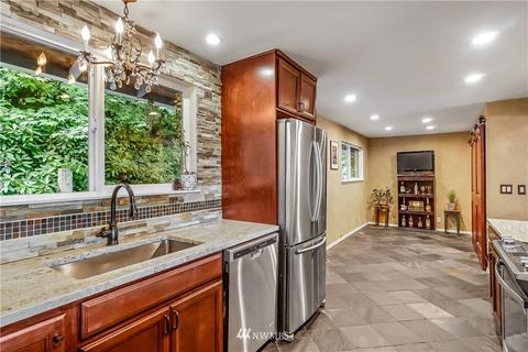 10715 Beardslee Pl, Bothell, WA 98011 photo 3