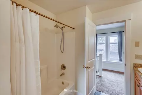 1709 E Marion St, Seattle, WA 98122 photo 22