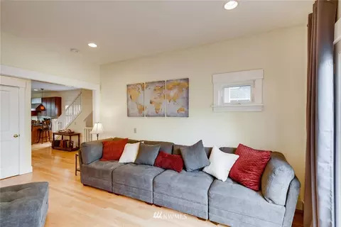 1709 E Marion St, Seattle, WA 98122 photo 7