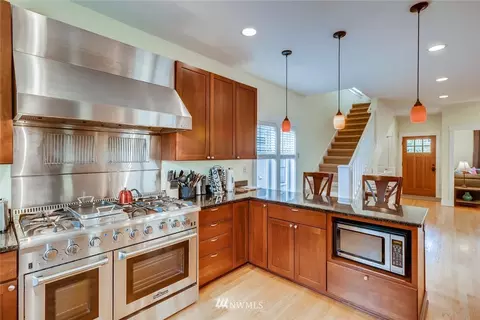 1709 E Marion St, Seattle, WA 98122 photo 12