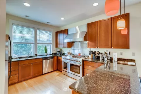 1709 E Marion St, Seattle, WA 98122 photo 13