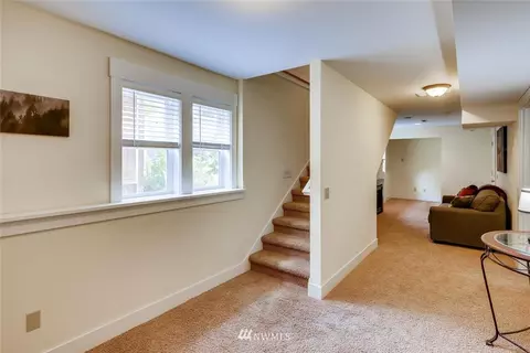 1709 E Marion St, Seattle, WA 98122 photo 28