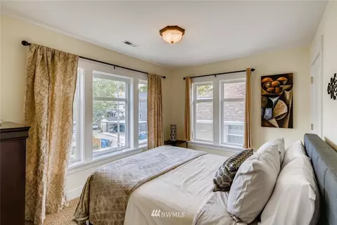 1709 E Marion St, Seattle, WA 98122 photo 21