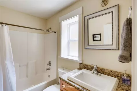 1709 E Marion St, Seattle, WA 98122 photo 27