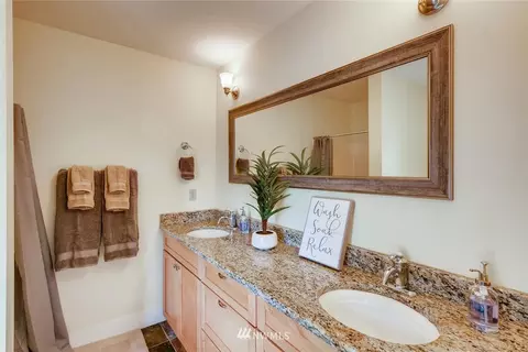 1709 E Marion St, Seattle, WA 98122 photo 19