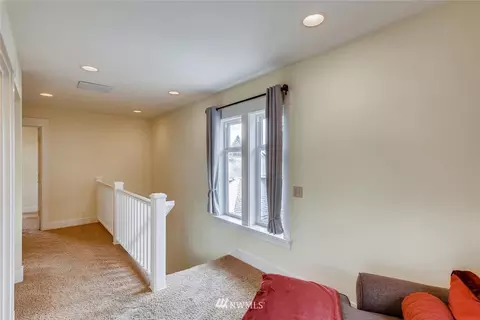 1709 E Marion St, Seattle, WA 98122 photo 24