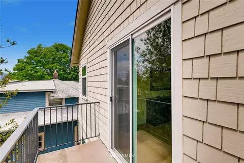 1709 E Marion St, Seattle, WA 98122 photo 2