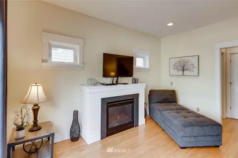 1709 E Marion St, Seattle, WA 98122 photo 8