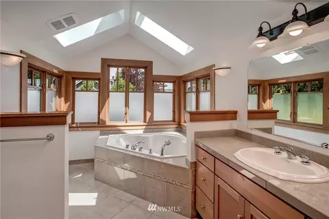 4516 Bagley Ave N, Seattle, WA 98103 photo 8