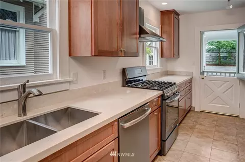 4516 Bagley Ave N, Seattle, WA 98103 photo 4
