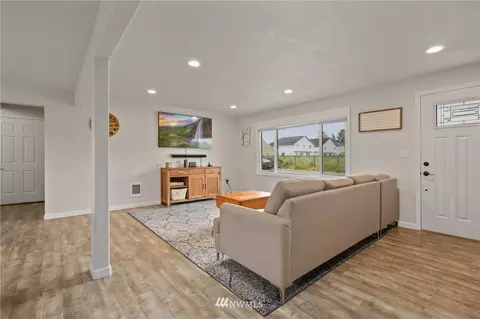 204 Tacoma Ave NW, Orting, WA 98360 photo 3