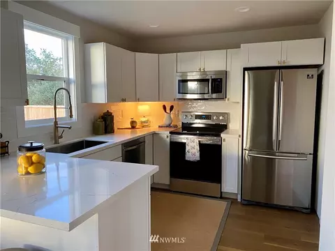 2945 Edith Ave, Enumclaw, WA 98022 photo 4
