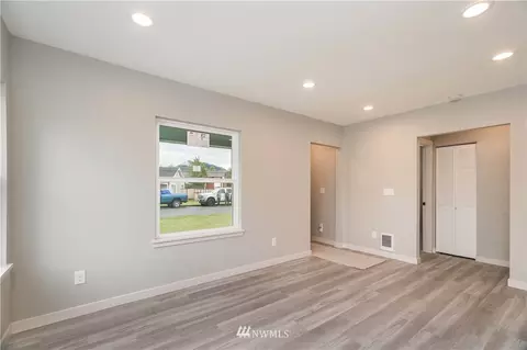 702 Myrtine St, Enumclaw, WA 98022 photo 6